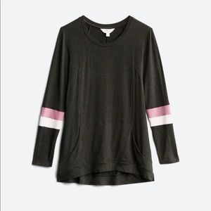 Market & Spuce Falina Kangaroo Pocket Knit Top